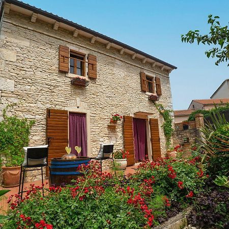 Traditionelle Steinfinca Mit Spielbereich, Babybett, Waschmaschine, Liegen Barban Exterior photo