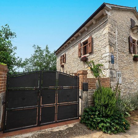 Traditionelle Steinfinca Mit Spielbereich, Babybett, Waschmaschine, Liegen Barban Exterior photo