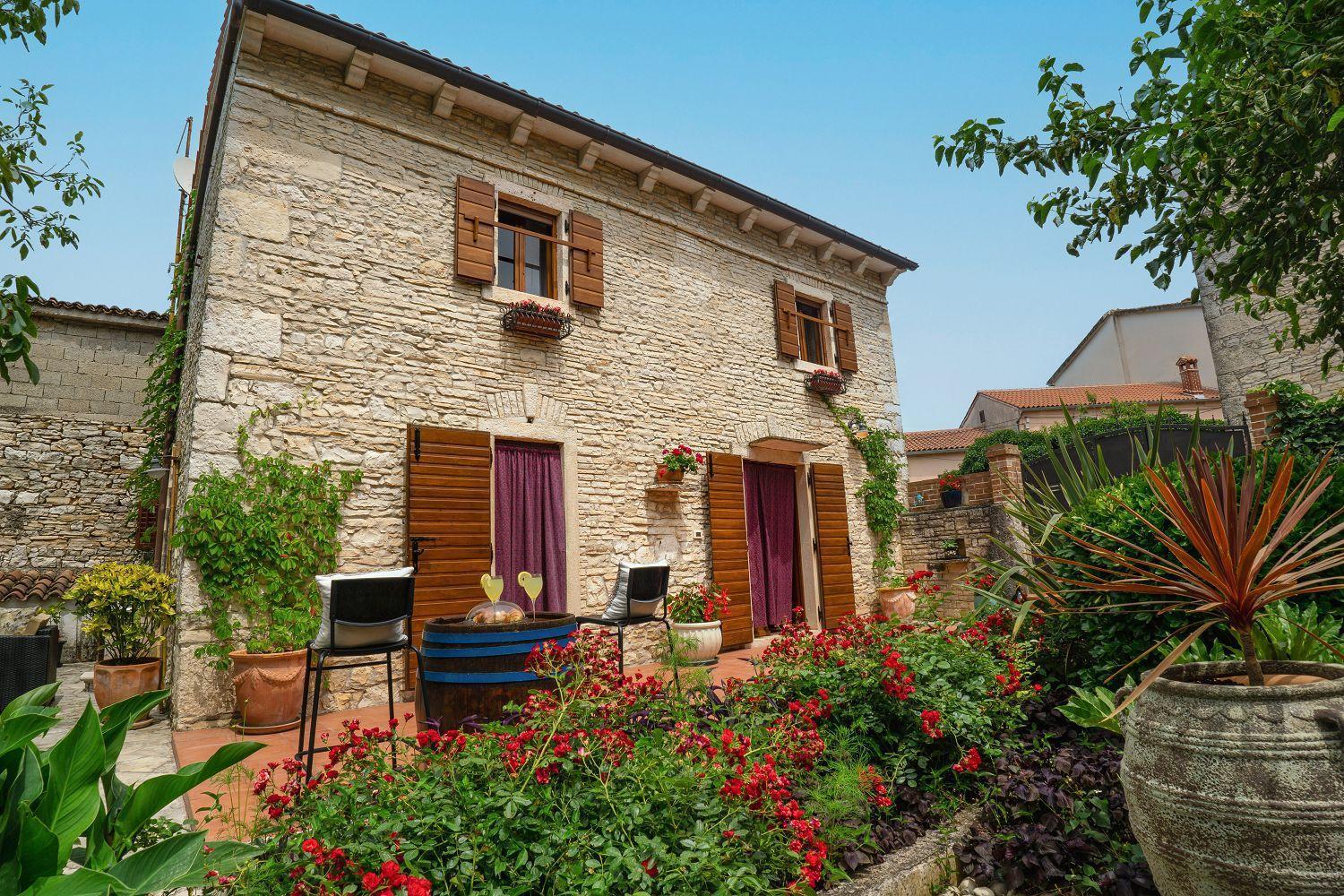 Traditionelle Steinfinca Mit Spielbereich, Babybett, Waschmaschine, Liegen Barban Exterior photo