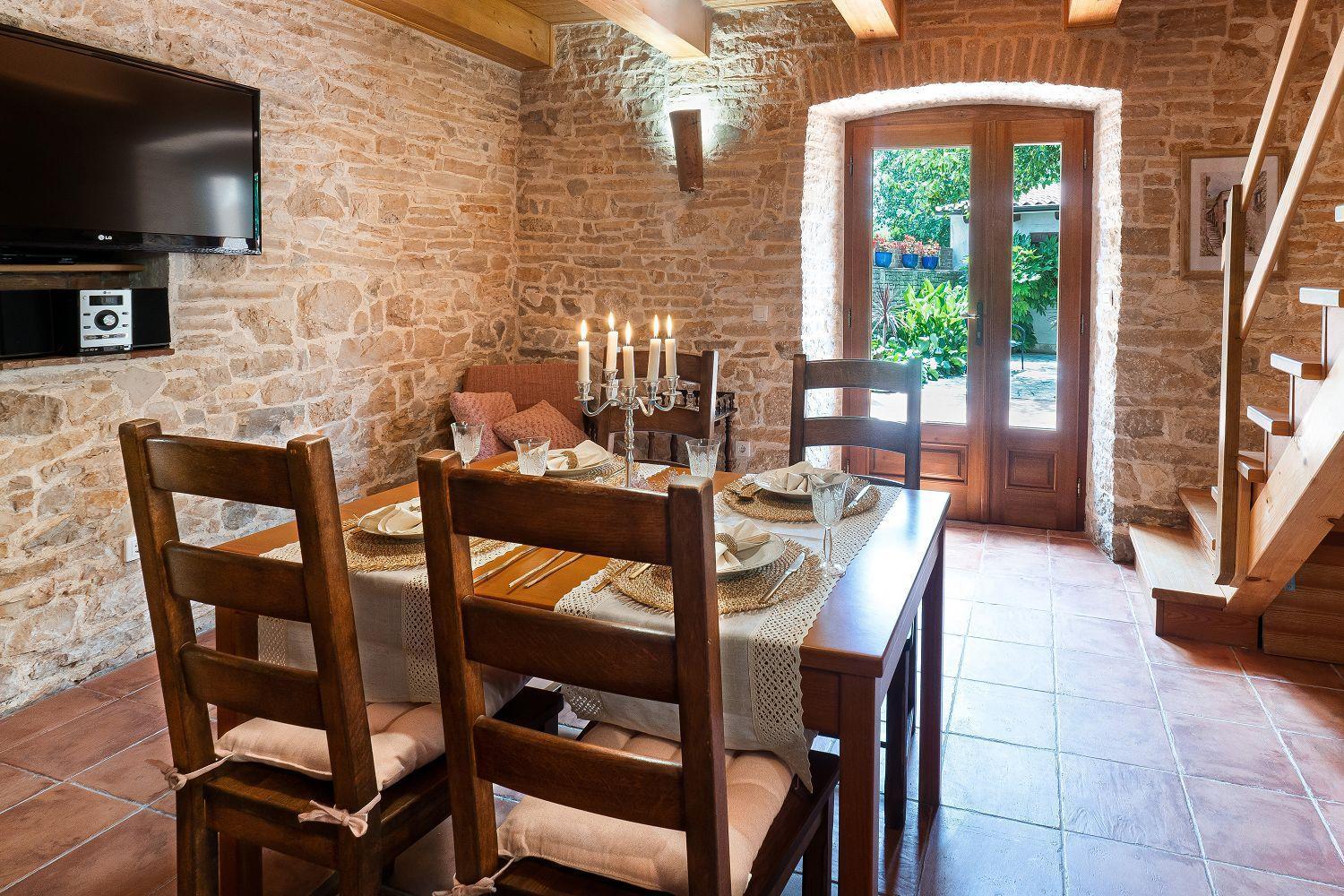 Traditionelle Steinfinca Mit Spielbereich, Babybett, Waschmaschine, Liegen Barban Exterior photo
