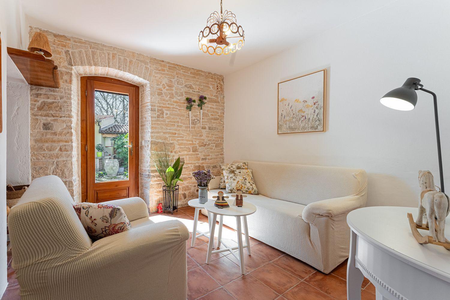 Traditionelle Steinfinca Mit Spielbereich, Babybett, Waschmaschine, Liegen Barban Exterior photo